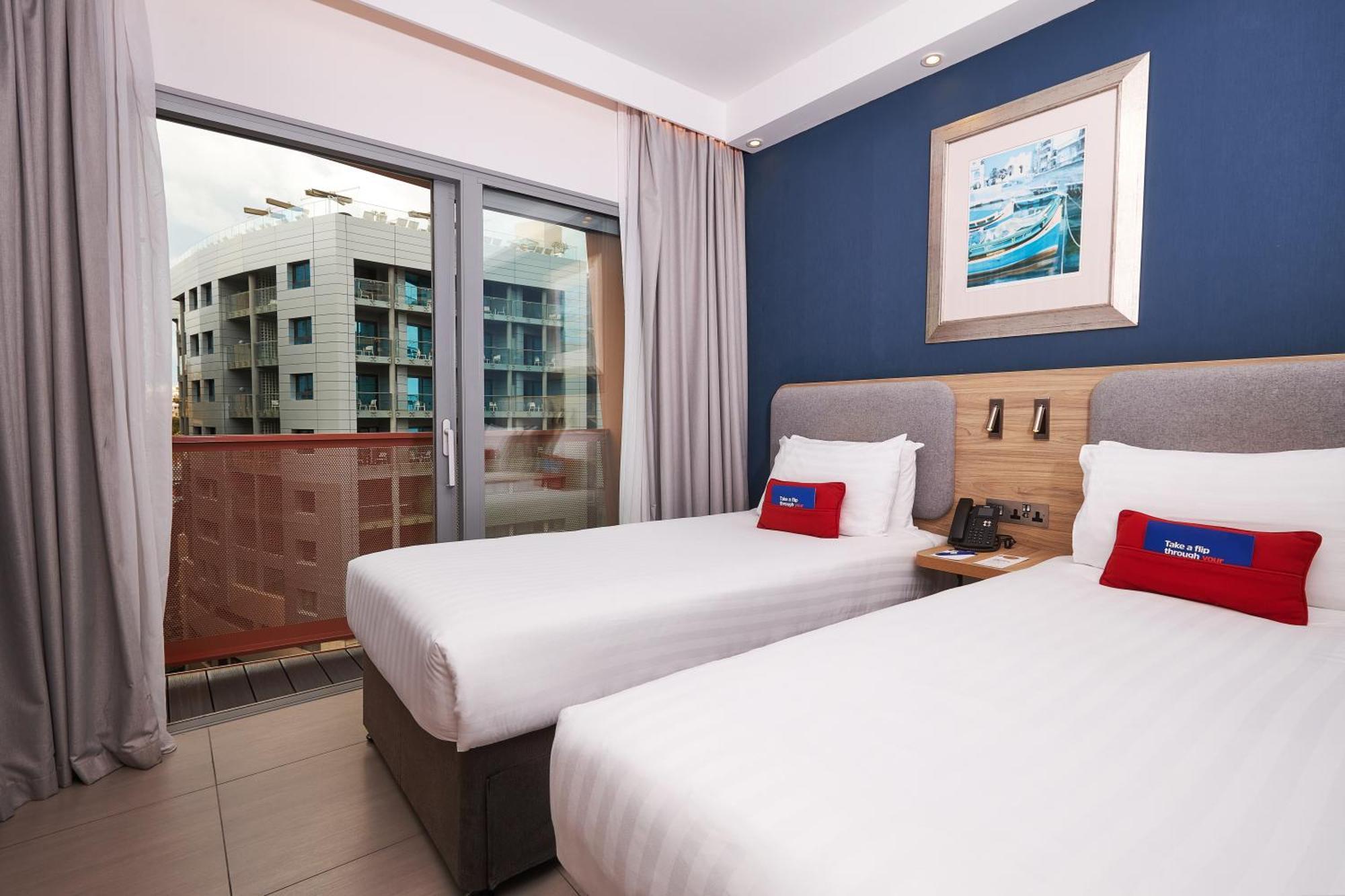 Holiday Inn Express - Malta By Ihg Saint Julian's Exterior photo