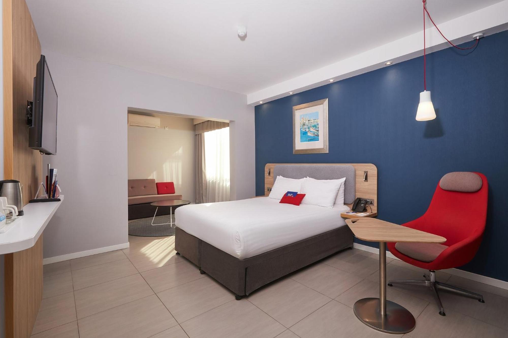 Holiday Inn Express - Malta By Ihg Saint Julian's Exterior photo