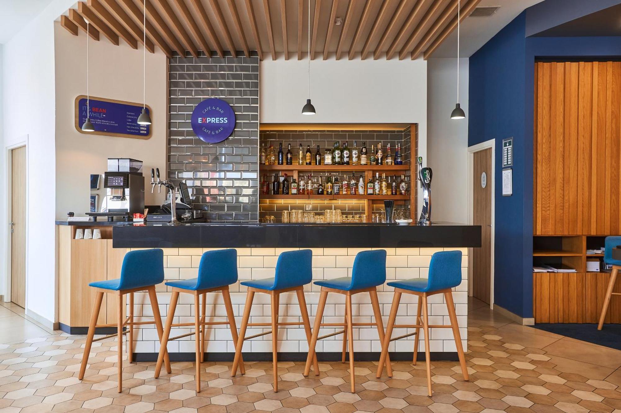 Holiday Inn Express - Malta By Ihg Saint Julian's Exterior photo