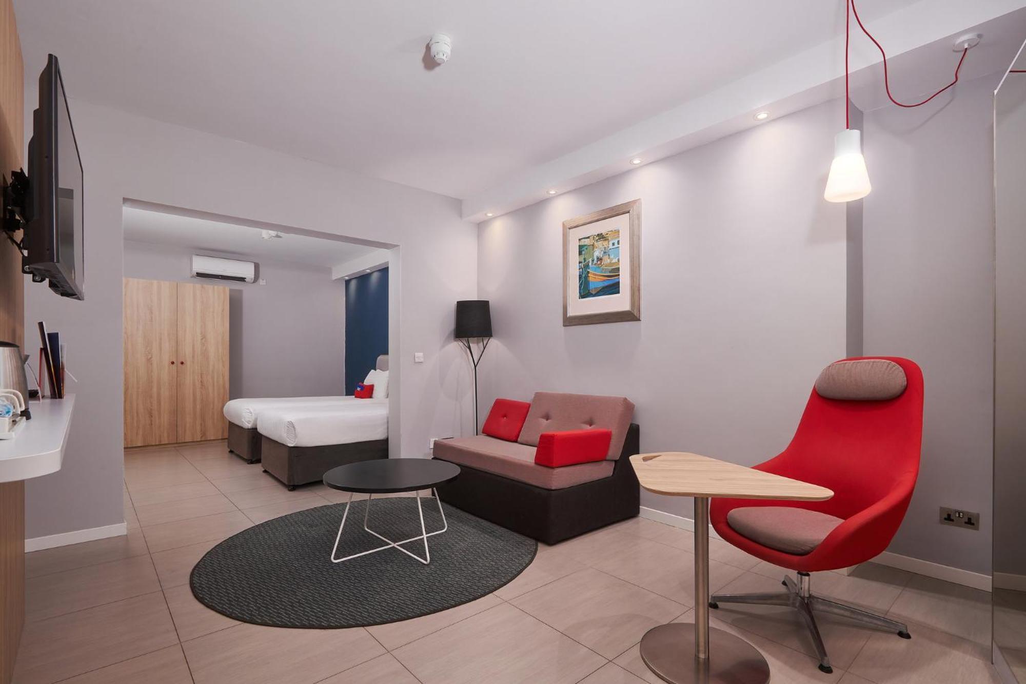 Holiday Inn Express - Malta By Ihg Saint Julian's Exterior photo
