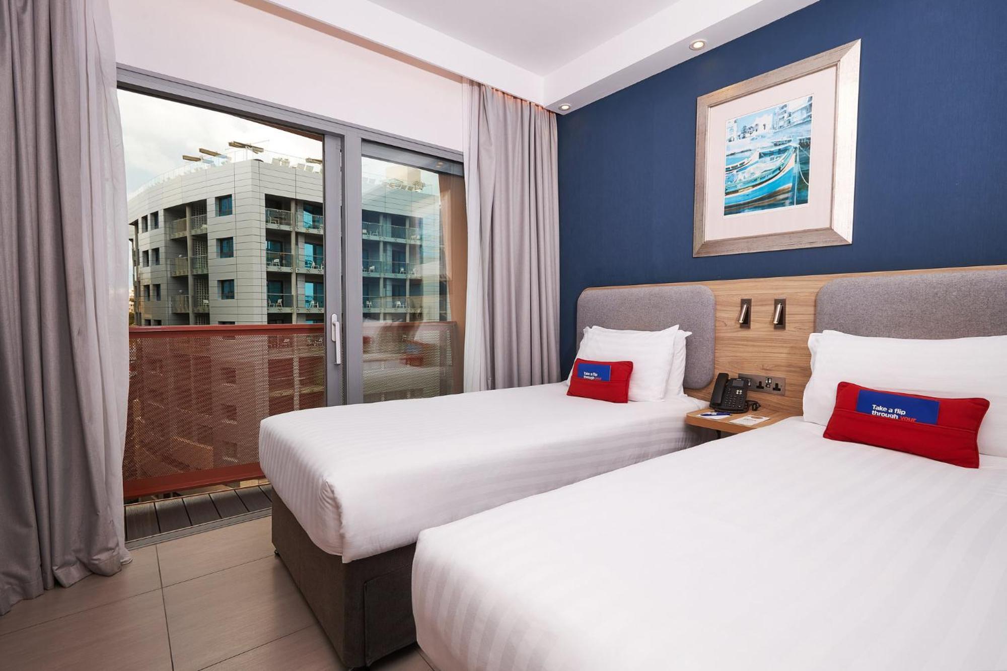 Holiday Inn Express - Malta By Ihg Saint Julian's Exterior photo