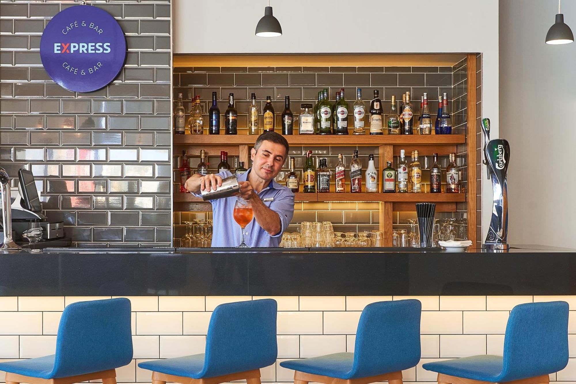 Holiday Inn Express - Malta By Ihg Saint Julian's Exterior photo