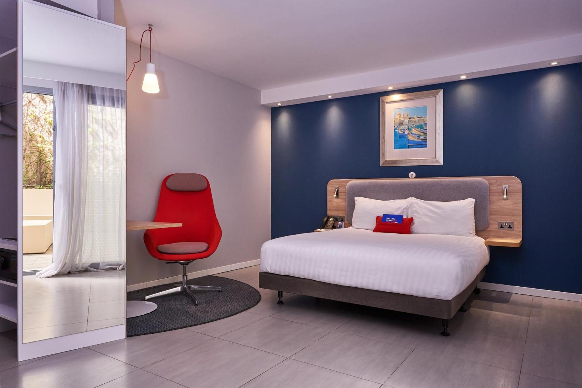 Holiday Inn Express - Malta By Ihg Saint Julian's Exterior photo